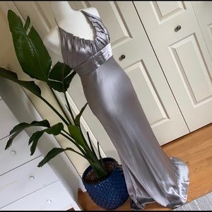 Carmen Marc Valvo grey silk gown, 4 lined with pleated halter